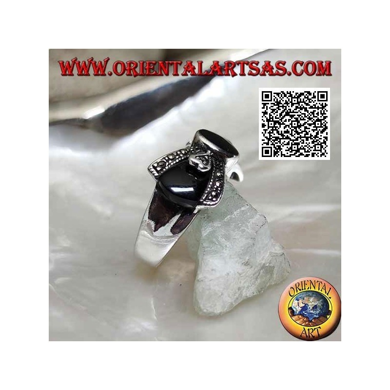 Silberner Fliegenring mit zentralem ovalem Onyx und Onyx und Markssit an den Seiten