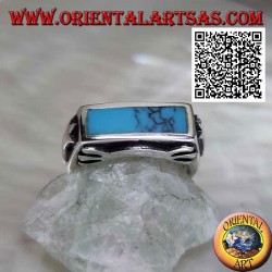 Anillo rectangular de plata turquesa al ras del borde con decoración suave en los cuatro lados