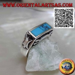 Anillo rectangular de plata turquesa al ras del borde con decoración suave en los cuatro lados