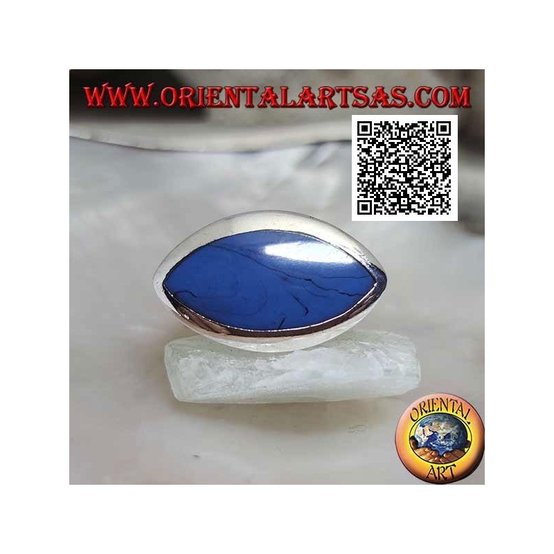 Anello in argento con turchese a navetta orizzontale a filo bordo su montatura liscia