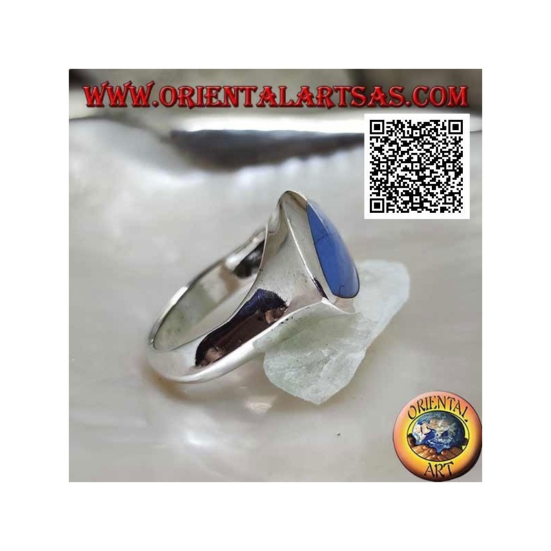 Bague en argent avec turquoise avec navette horizontale au ras du bord sur un sertissage lisse