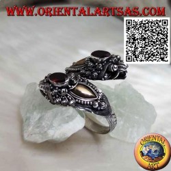 Anillo de plata de doble cabeza de dragón nepalí con granate ovalado y placa de oro de 14 quilates, hecho a mano