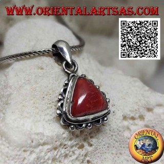 Ciondolo in argento con corallo triangolare Tibetano e ondine sul bordo