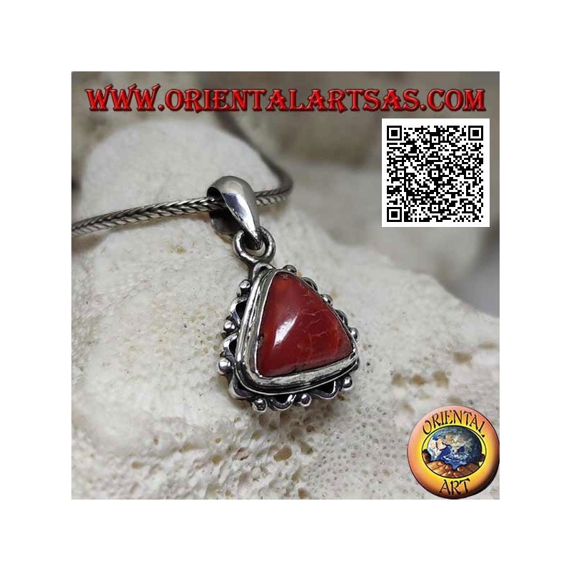 Colgante de plata con coral triangular tibetano y ondulado en el borde