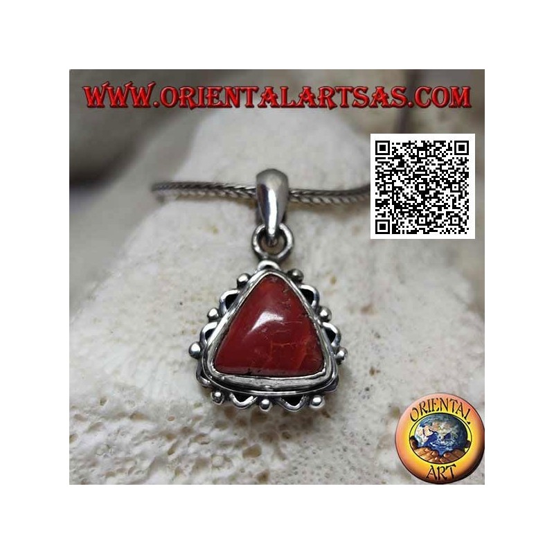 Colgante de plata con coral triangular tibetano y ondulado en el borde