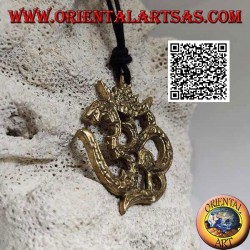 Colgante de latón decorado en forma de Aum u Om (ॐ), un término sánscrito hindú