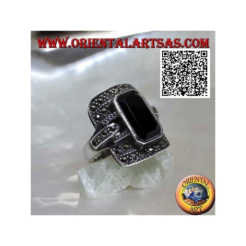 Silver ring with baguette cut onyx on rectangular frame and hooks studded with marcasite
