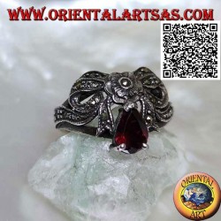 Bague en argent en forme de nœud parsemé de marcassite avec fleur centrale et ensemble grenat en forme de goutte