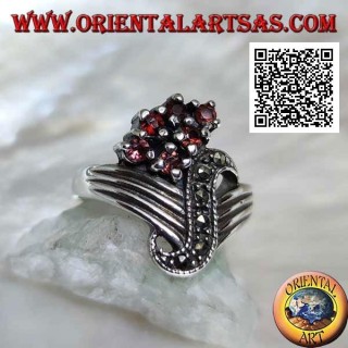 Bague en argent en forme de V avec onde centrale de marcassite et 6 grenats ronds