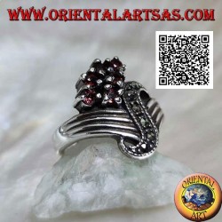 Anillo de plata en forma de V con onda de marcasita central y conjunto de 6 granates redondos