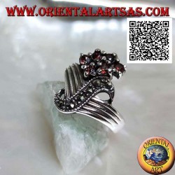 Anillo de plata en forma de V con onda de marcasita central y conjunto de 6 granates redondos