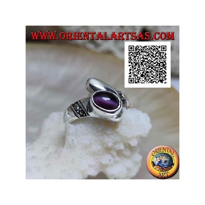 Anello in argento a fascia accostata con crisoberillo occhio di gatto viola e fascette di marcassite
