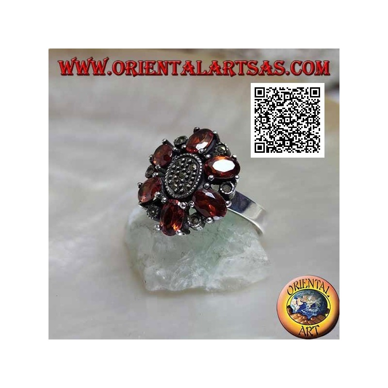 Anello in argento a fiore con 6 granati mandarino (Spessartina) ovali e marcassite centrale