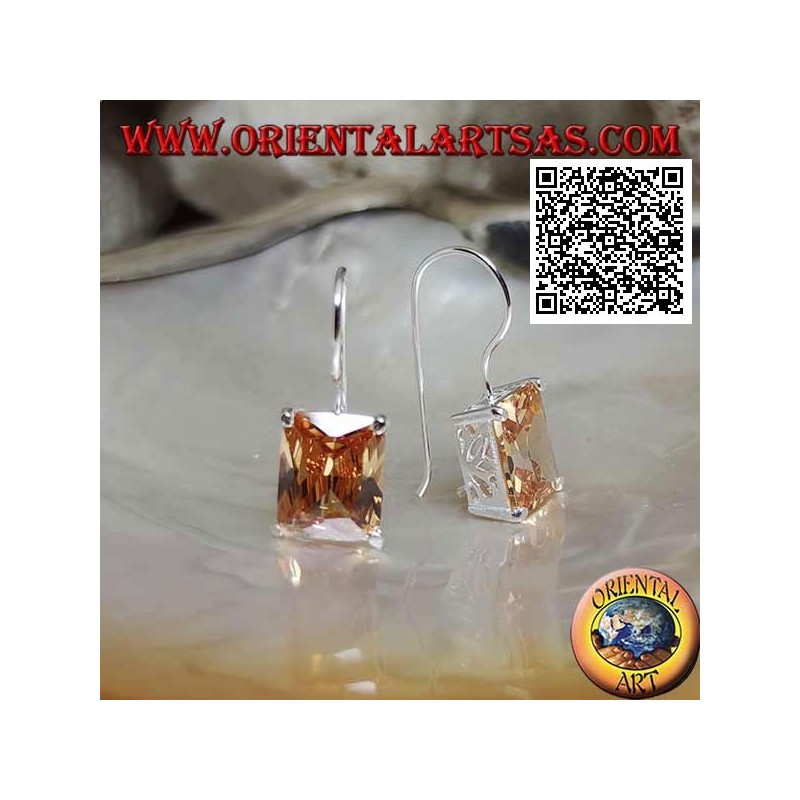 Pendants d'oreilles en argent avec zircon champagne rectangulaire sertis sur une monture lisse avec ouvertures latérales