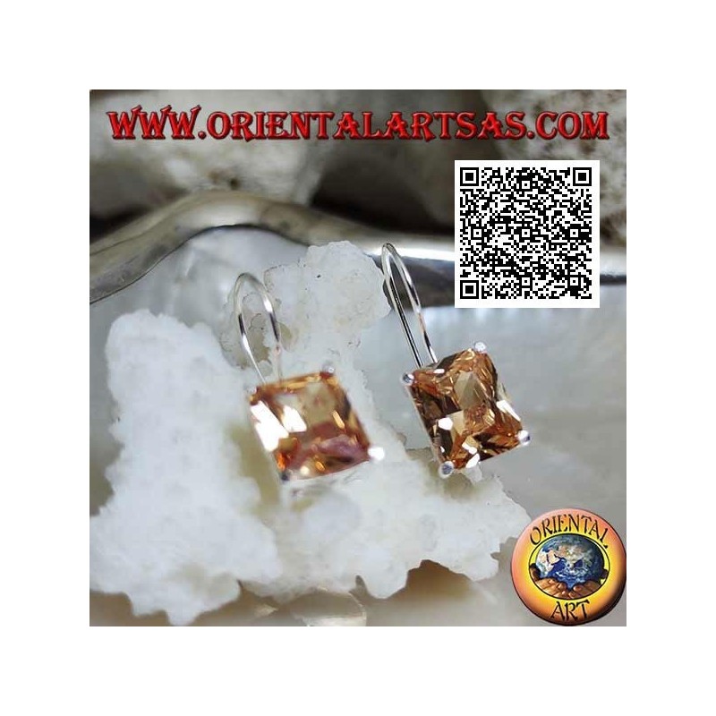 Pendientes colgantes de plata con circonita champán rectangular engastada en un marco liso con aberturas laterales