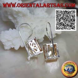 Pendants d'oreilles en argent avec zircon champagne rectangulaire sertis sur une monture lisse avec ouvertures latérales