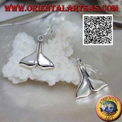Pendientes de plata en forma de cola de ballena con nácar