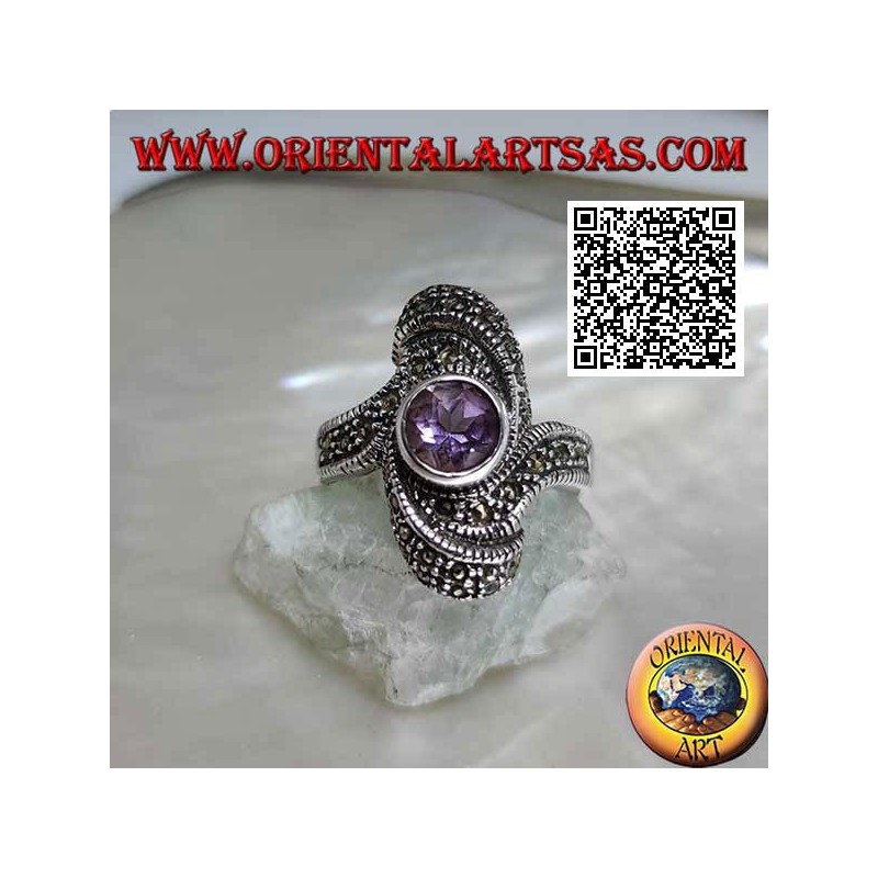 Silberring mit natürlichem rundem Amethyst in der Mitte eines ovalen Wirbels mit Markasit besetzt