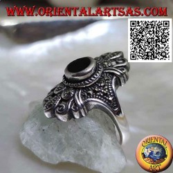 Anillo de plata con ónix redondo en engaste florentino tachonado de marcasita