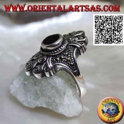Anillo de plata con ónix redondo en engaste florentino tachonado de marcasita