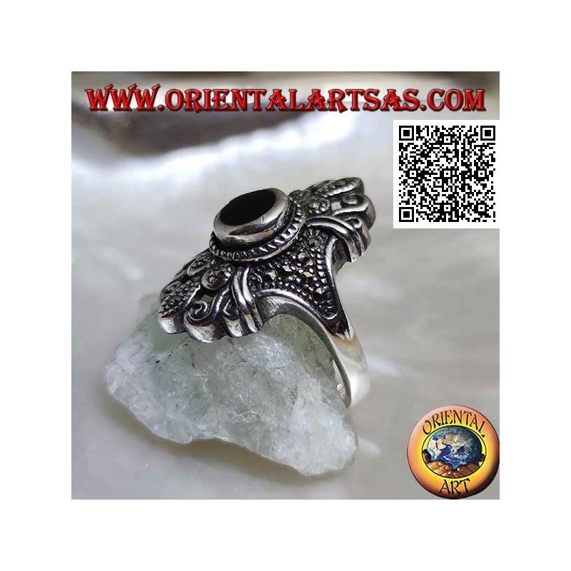 Anello in argento con onice tonda su montatura fiorentina tempestata di marcassite