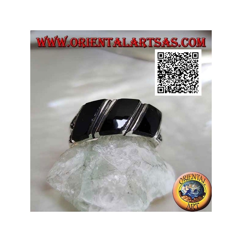 Anello in argento con tre fasce oblique di onice e marcassite sui lati