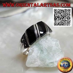 Silver ring with three oblique bands of onyx and marcasite on the sides