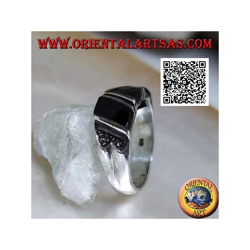 Bague en argent avec trois bandes obliques d'onyx et de marcassite sur les côtés