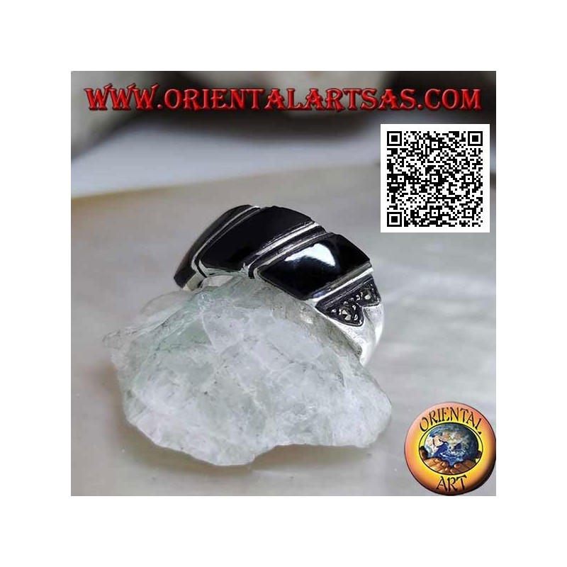 Anello in argento con tre fasce oblique di onice e marcassite sui lati