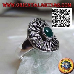 Anillo de plata con ágata verde ovalada en estrella de ocho puntas en el óvalo tachonado de marcasita