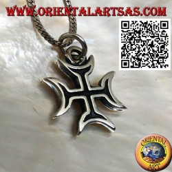 Colgante de cruz de plata maciza con estructura hueca