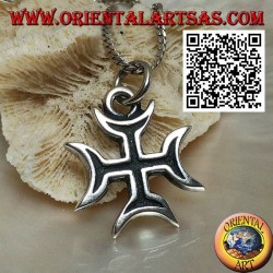 Colgante de cruz de plata maciza con estructura hueca