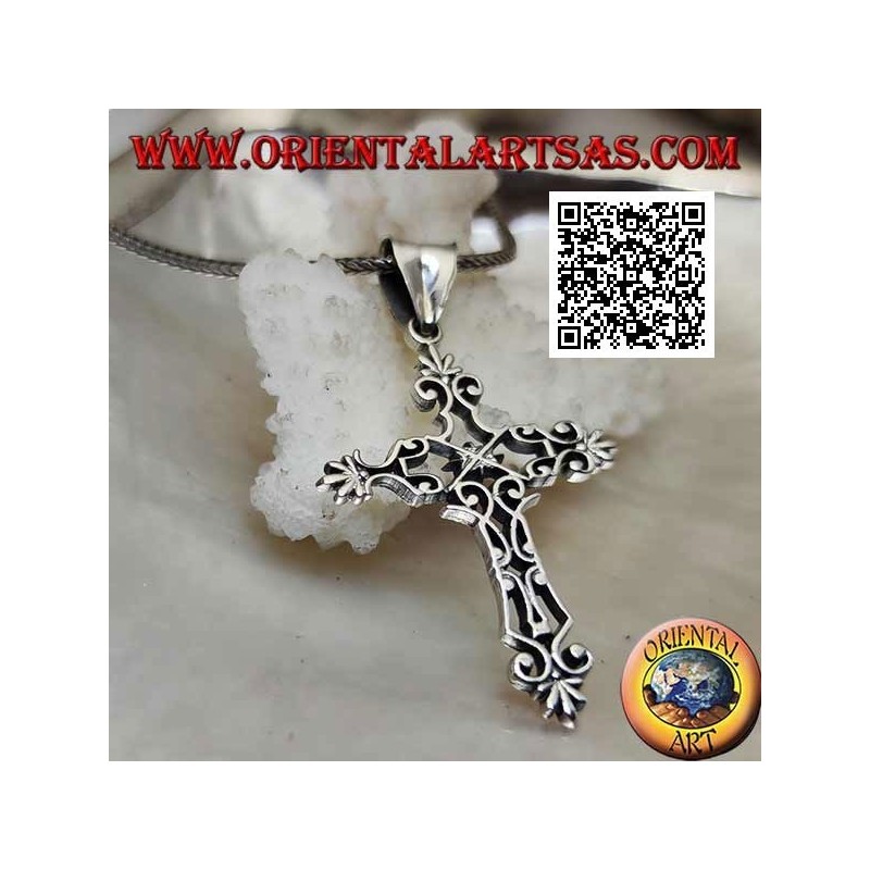 Colgante cruz bizantina de plata con decoración calada y terminaciones en forma de lirio