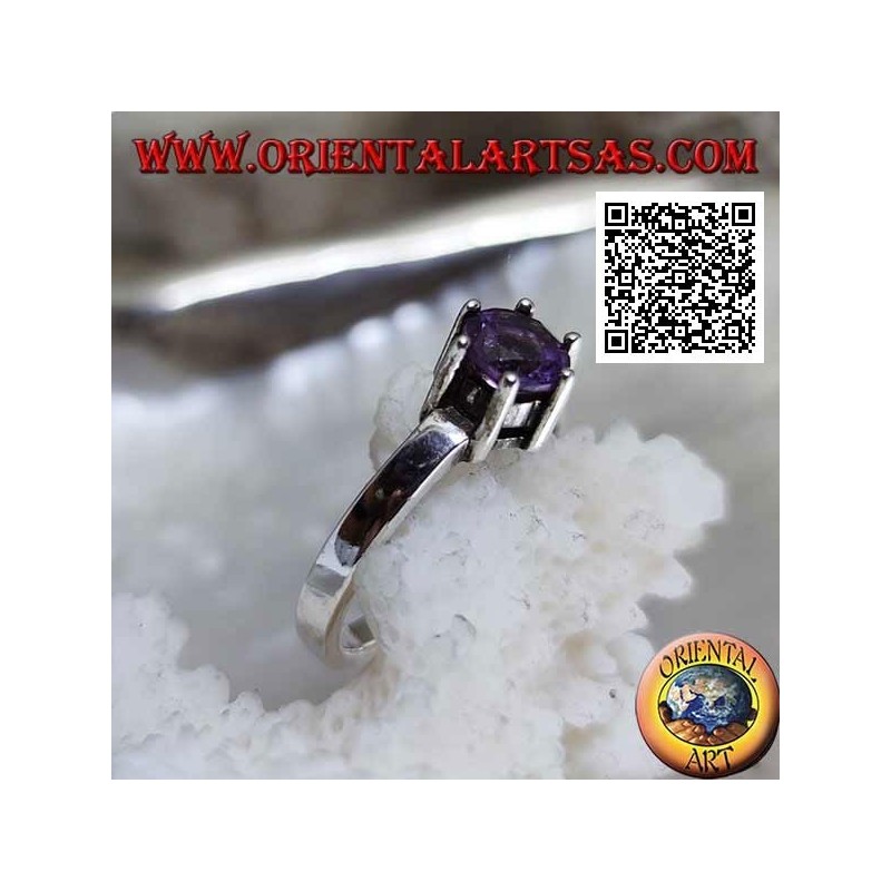 Bague en argent rhodié de style solitaire sertie d'améthyste ronde facettée