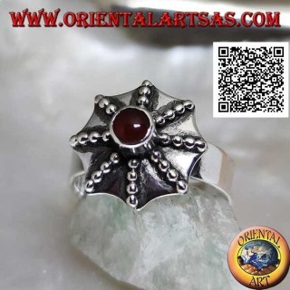 Anillo de plata en forma de paraguas pagoda con cornalina redonda central