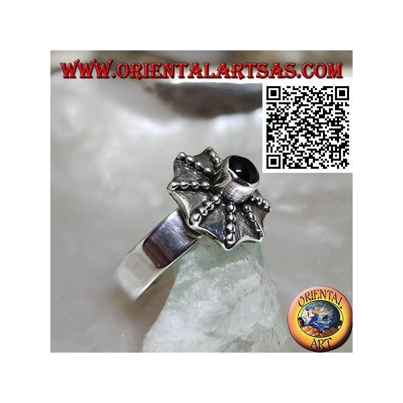 Anillo de plata en forma de paraguas pagoda con ónix redondo central