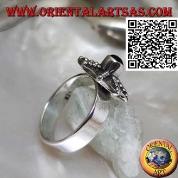 Silberring in Form eines Pagodenschirms mit einem zentralen runden Onyx