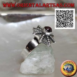 Bague en argent en forme de parapluie pagode avec un grenat rond central