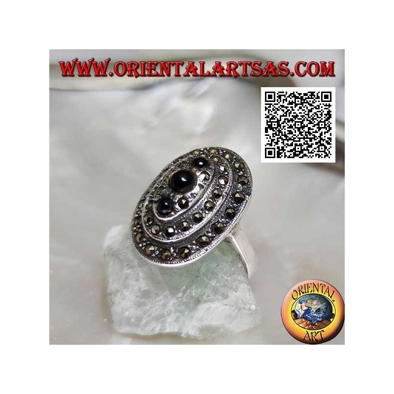 Anello in argento ovale a tre piani di marcassite con tris di onice tonda in cima