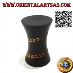 Florero cilíndrico cóncavo con línea floral grabada a mano en madera de caoba de 15 cm