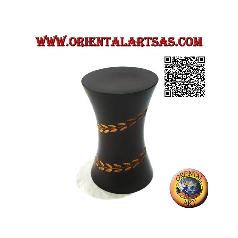Florero cilíndrico cóncavo con línea floral grabada a mano en madera de caoba de 15 cm
