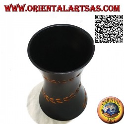 Konkave Zylinderblumenvase mit handgravierter Blumenlinie aus Mahagoniholz ​​von 15 cm