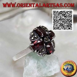 Silberring aus Malteserkreuz aus natürlichen ovalen Granaten und Markasit in der Mitte