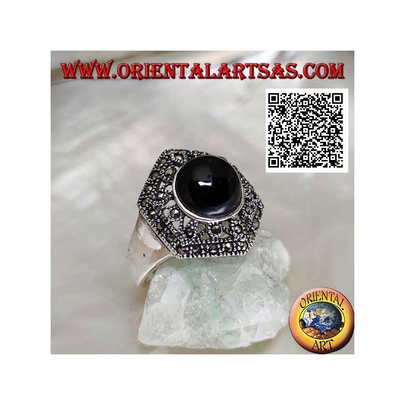 Bague hexagonale en argent à décor ajouré parsemée de marcassite avec onyx rond central