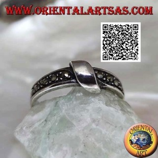 Bague en argent en bande marcassite avec fil enroulé centralement