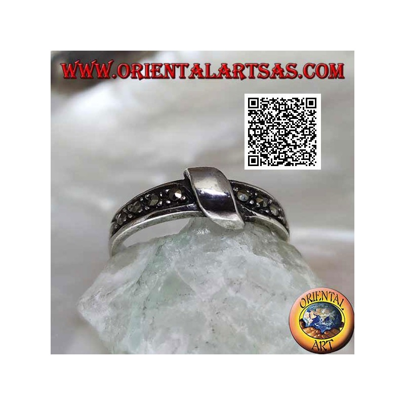 Silver ring in marcasite band with centrally wound wire