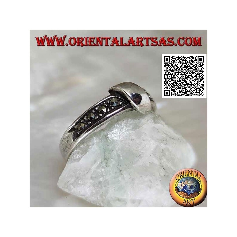 Anillo de plata en banda de marcasita con alambre enrollado en el centro