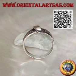 Anillo de plata en banda de marcasita con alambre enrollado en el centro