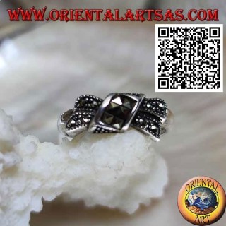 Anello in argento a nodo a fiocco tempestato di marcassite