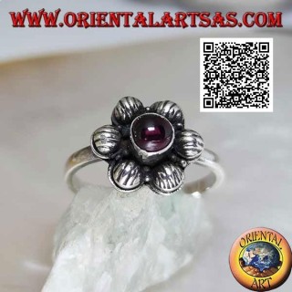 Anello in argento a fiorellino da 6 petali con granato tondo a cabochon (16)